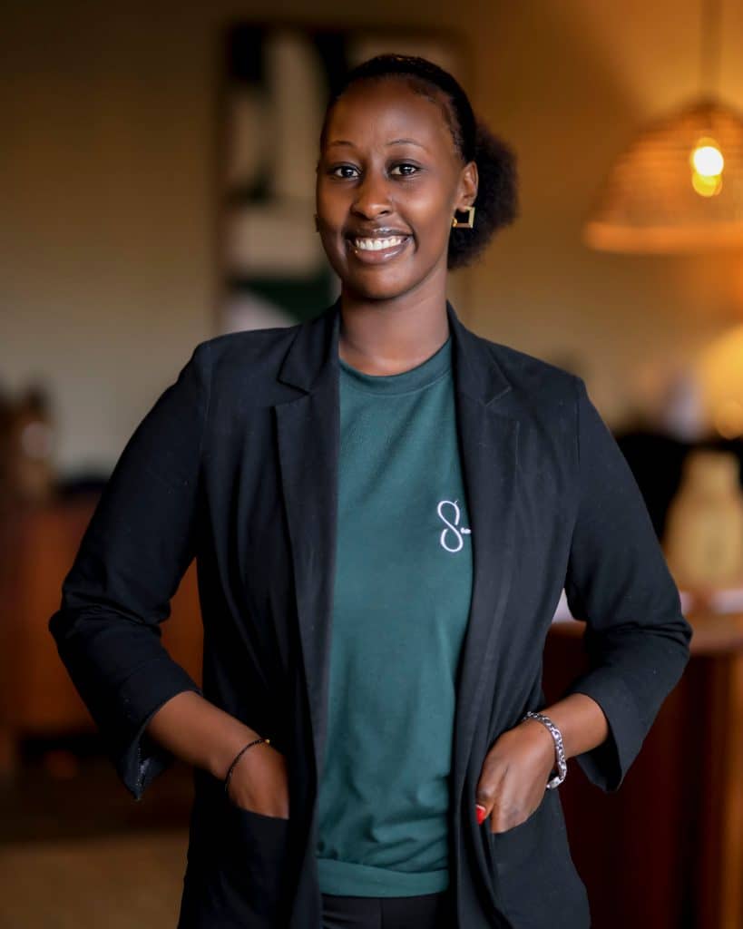 EMMA1617 ‣ Luxury Gorilla Trekking Lodge In Rwanda's Volcanoes Park
