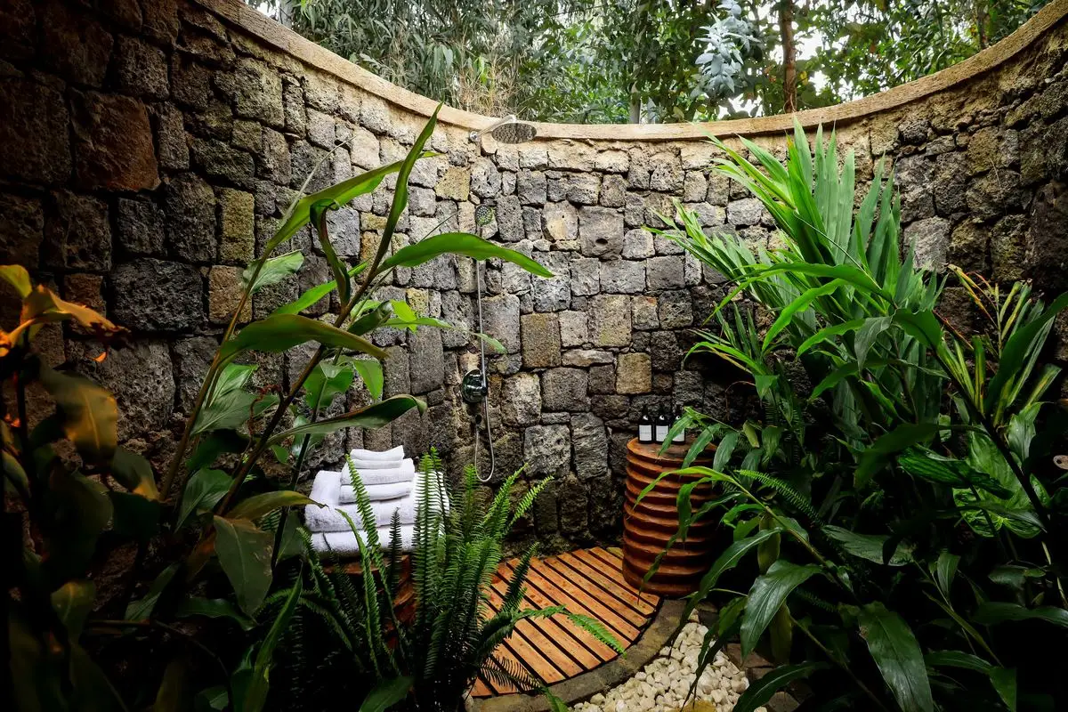 Outdoor shower at Sambora Kinigi